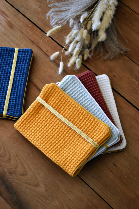 Carnet de santé & Livret de famille Moutarde